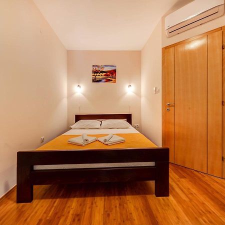 Port Adria Apartments Каменари Экстерьер фото