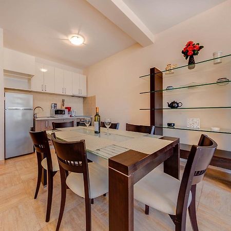 Port Adria Apartments Каменари Экстерьер фото