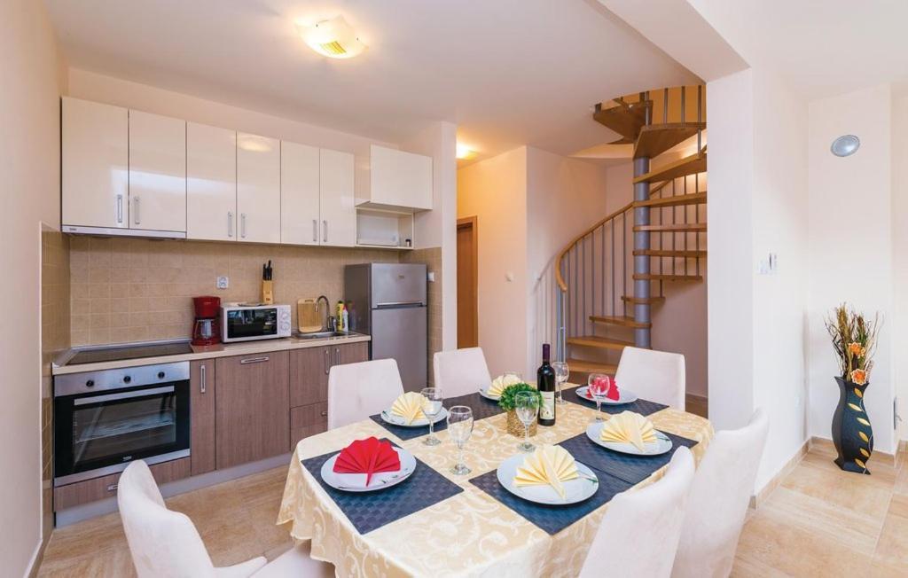 Port Adria Apartments Каменари Экстерьер фото
