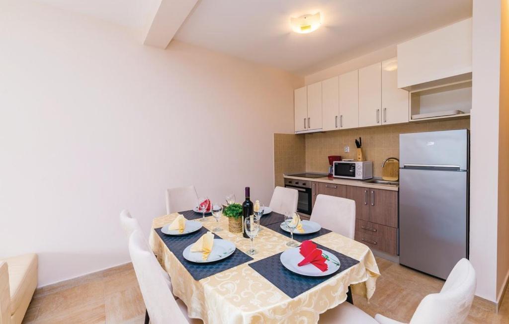Port Adria Apartments Каменари Экстерьер фото