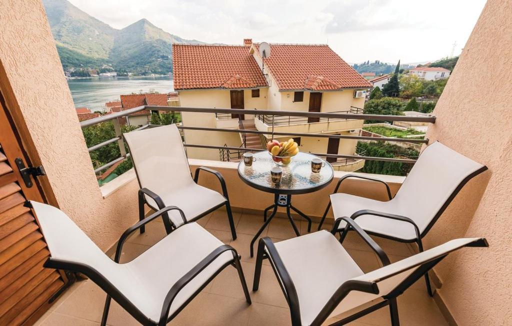 Port Adria Apartments Каменари Экстерьер фото
