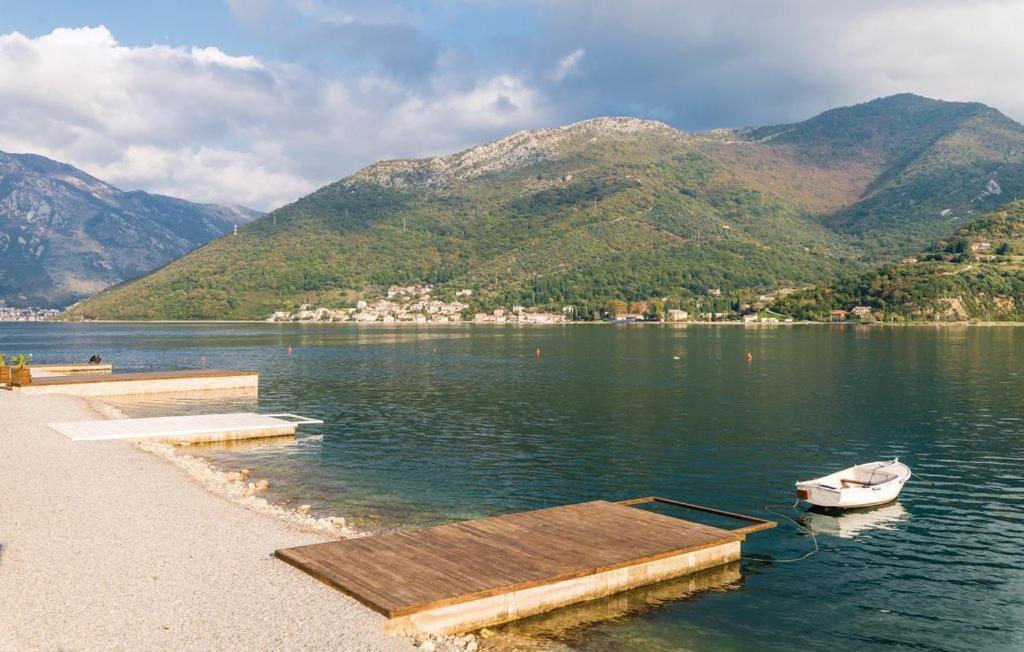 Port Adria Apartments Каменари Экстерьер фото