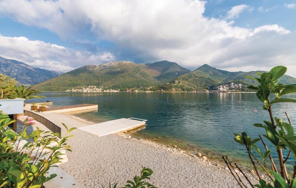 Port Adria Apartments Каменари Экстерьер фото