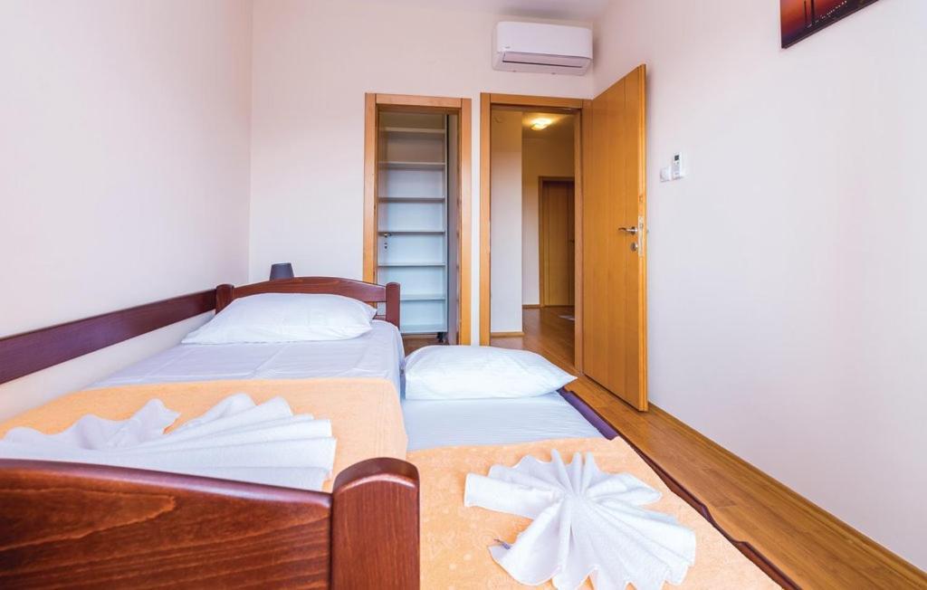 Port Adria Apartments Каменари Экстерьер фото