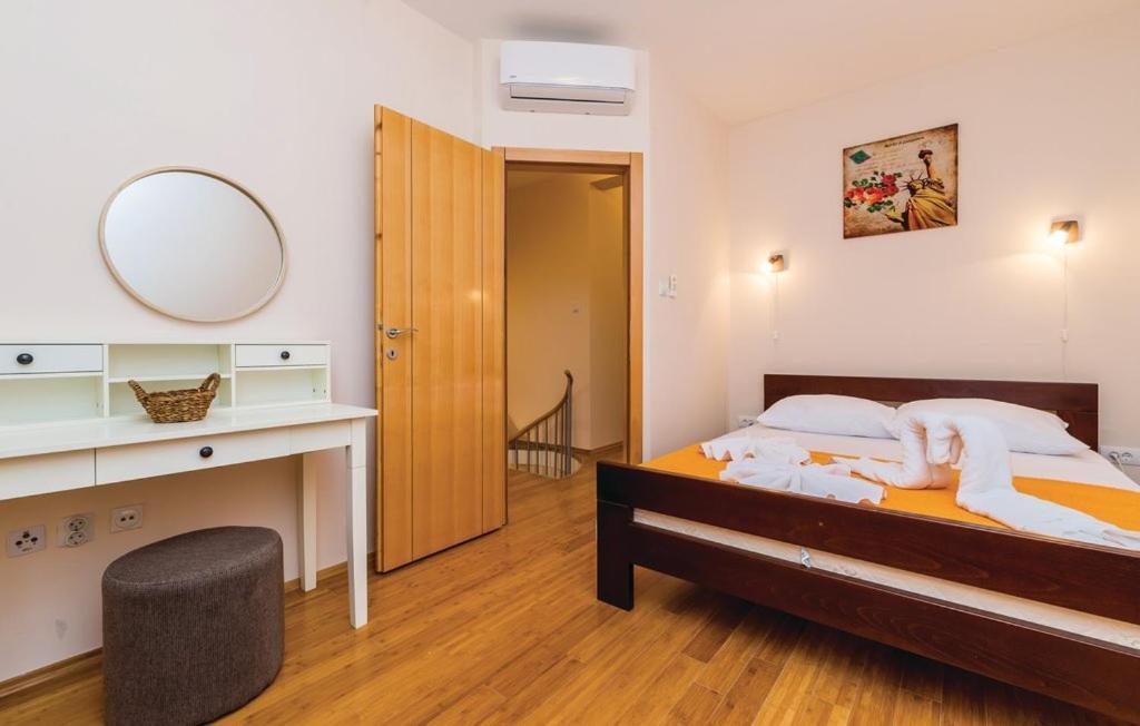 Port Adria Apartments Каменари Экстерьер фото
