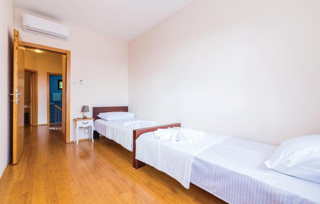 Port Adria Apartments Каменари Экстерьер фото