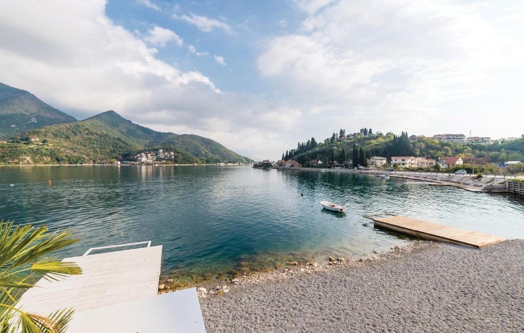 Port Adria Apartments Каменари Экстерьер фото