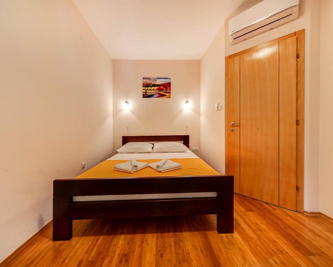 Port Adria Apartments Каменари Экстерьер фото