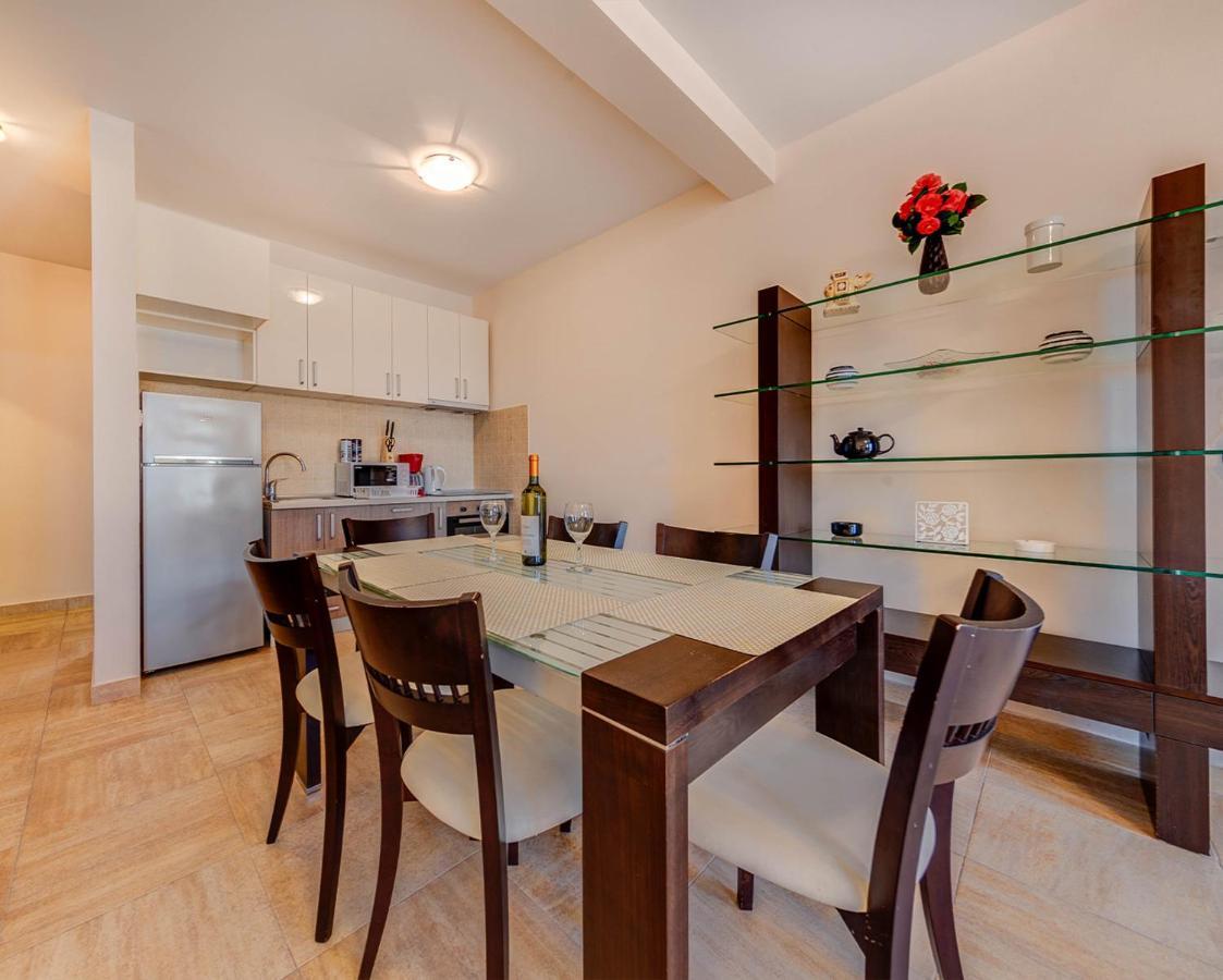 Port Adria Apartments Каменари Экстерьер фото