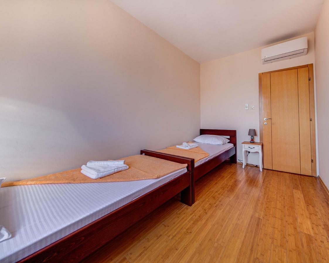 Port Adria Apartments Каменари Экстерьер фото