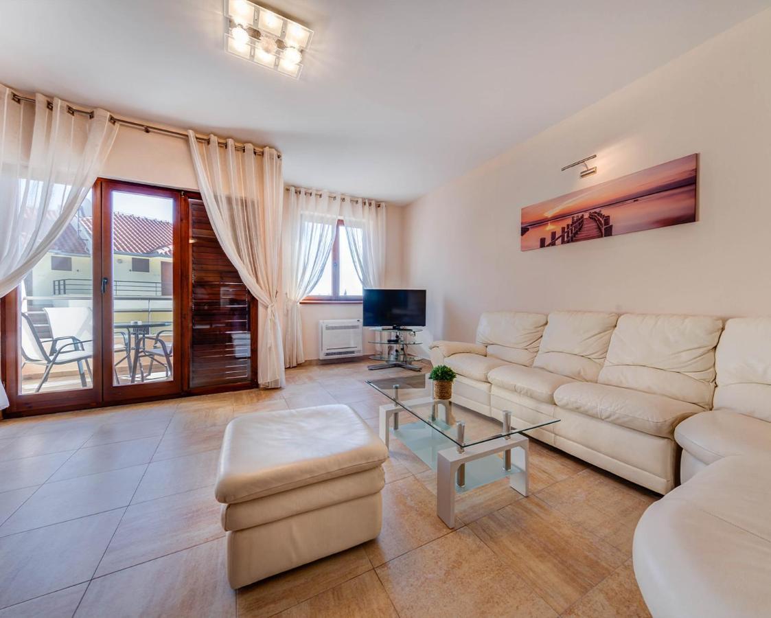 Port Adria Apartments Каменари Экстерьер фото